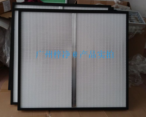 刀架式無(wú)隔板高效過(guò)濾器出風(fēng)面帶有一定長(zhǎng)度的刀口 刀架式無(wú)隔板高效過(guò)濾器出風(fēng)面帶有一定長(zhǎng)度的刀口