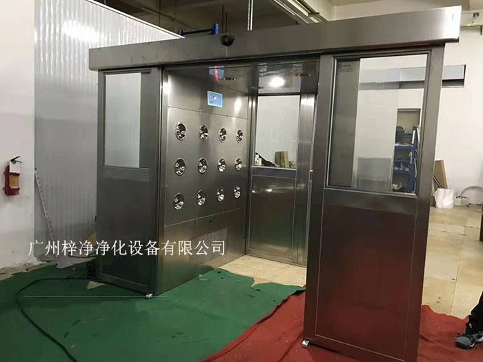 貨淋室是人員和貨物進(jìn)入潔凈室所必需的通道，它可以減少貨物進(jìn)出潔凈室所帶來的污染問題。