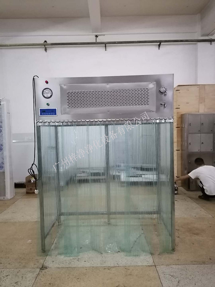 百級潔凈層流罩制作現(xiàn)場實(shí)拍圖