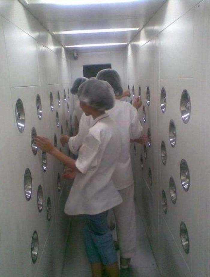 正確使用風(fēng)淋室不僅能夠有效保證潔凈室內(nèi)的環(huán)境潔凈度，還能延長設(shè)備的使用壽命。