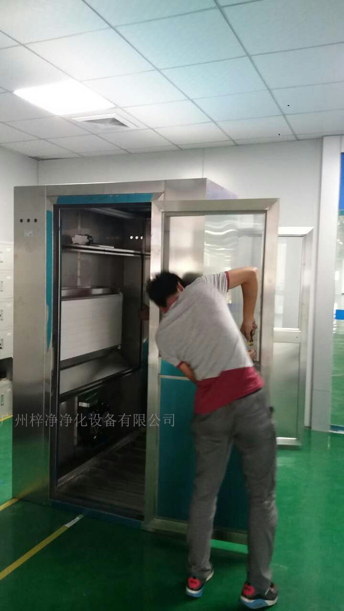 在計劃安裝風(fēng)淋室的位置用粉筆或標(biāo)記筆進(jìn)行清晰標(biāo)記 在計劃安裝風(fēng)淋室的位置用粉筆或標(biāo)記筆進(jìn)行清晰標(biāo)記