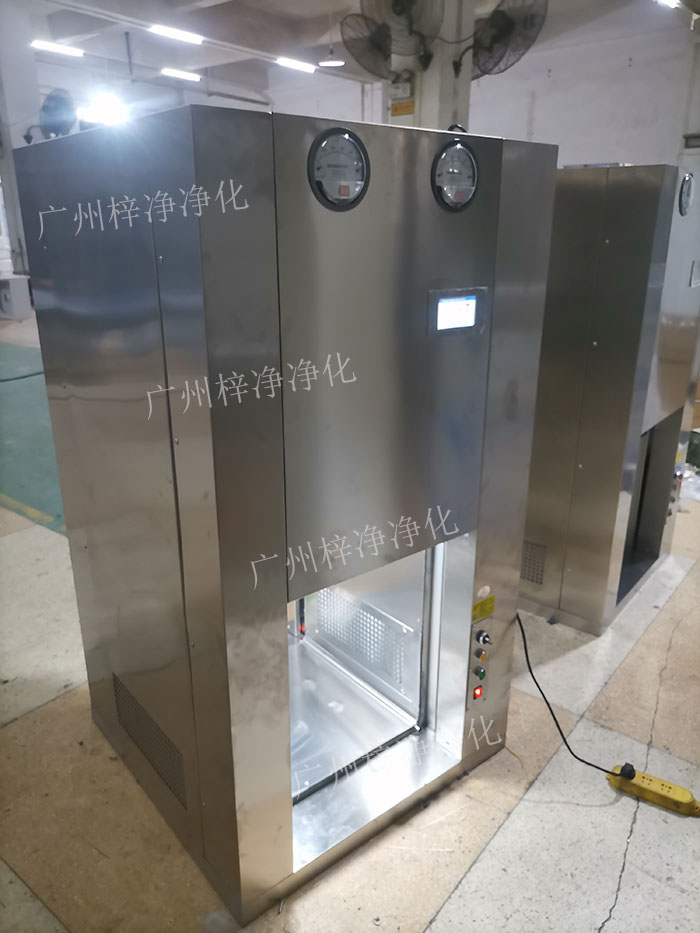 當(dāng)傳遞窗與機(jī)器人連接時(shí)，機(jī)器人可以自動(dòng)從傳遞窗中取出或放入物料，實(shí)現(xiàn)物料的自動(dòng)傳遞。