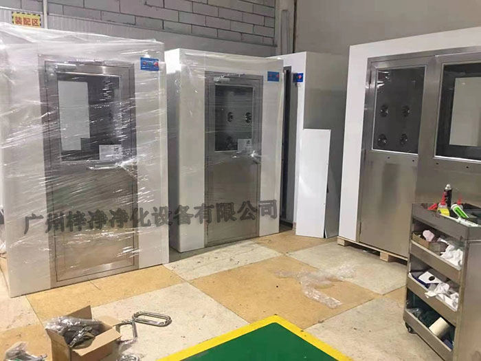 風淋室的類型繁多，不同類型的風淋室適用于不同的場合和需求