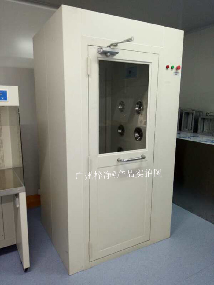 風(fēng)淋室運(yùn)行過(guò)程中產(chǎn)生的噪音可能會(huì)對(duì)操作人員造成不適，影響工作效率。