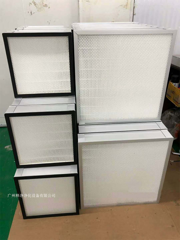 ULPA高效過濾器適用于對潔凈度要求極高的領(lǐng)域，如生物制藥、半導(dǎo)體潔凈室等。