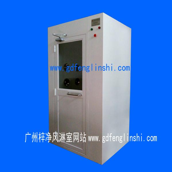 鋼板烤漆風淋室是指風淋室箱體及門采用A3冷軋鋼板多層酸洗不易生銹。