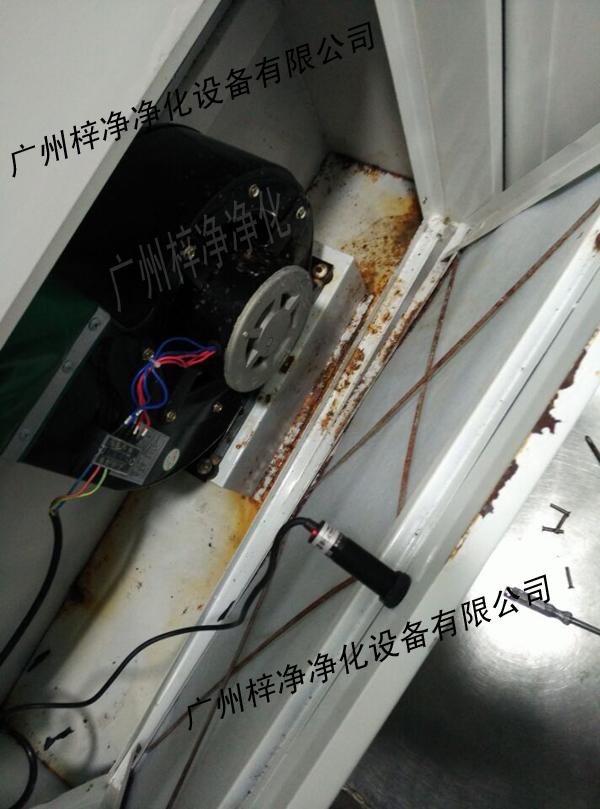 腐蝕環(huán)境下的風淋室檢修口 腐蝕環(huán)境下的風淋室檢修口3