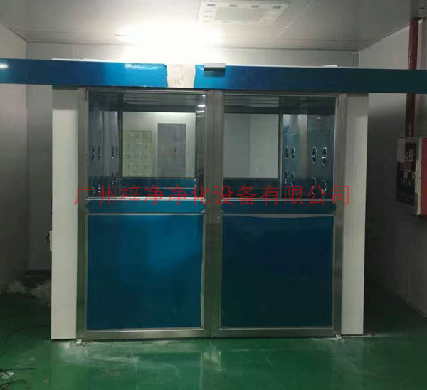 自動(dòng)平開門風(fēng)淋室產(chǎn)品特點(diǎn)